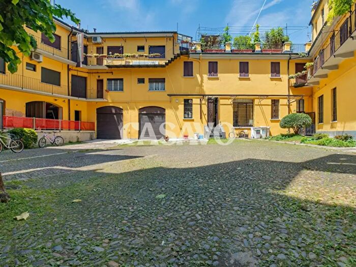 Appartamento trilocale in vendita in Via Vigevano, Milano