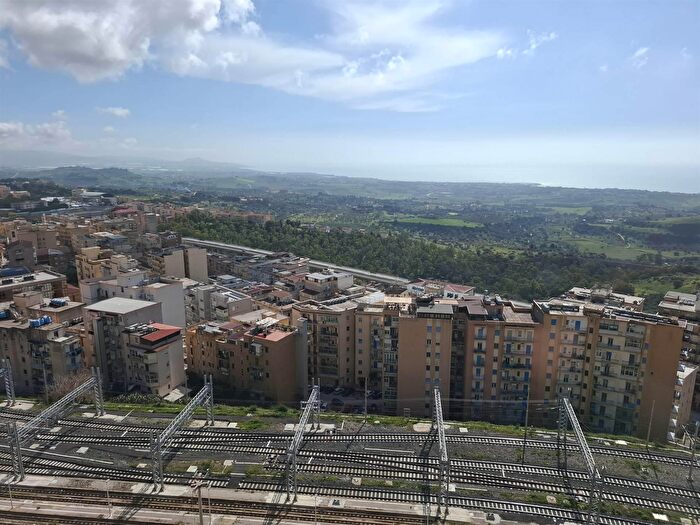 Appartamento con 7 locali in affitto in Via Empedocle, Agrigento