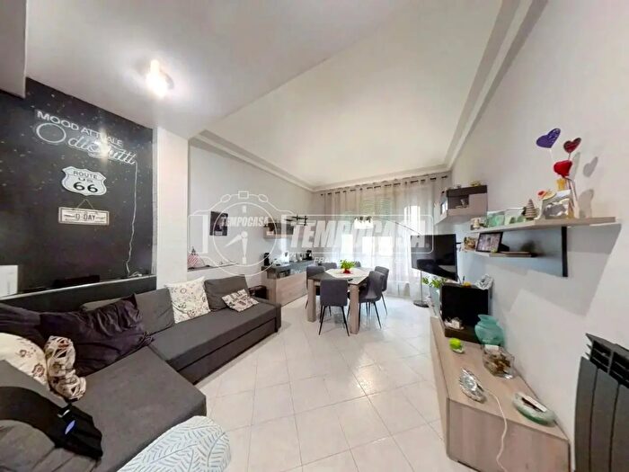 Appartamento trilocale in vendita in Via Verrès, Torino