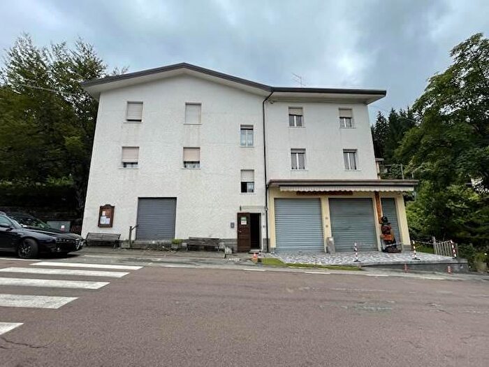 Appartamento quadrilocale in vendita in Via Madonna dellAcero, Lizzano In Belvedere