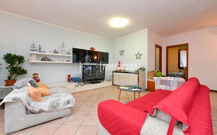 Appartamento quadrilocale in vendita in Via Cornale, Soiano Del Lago