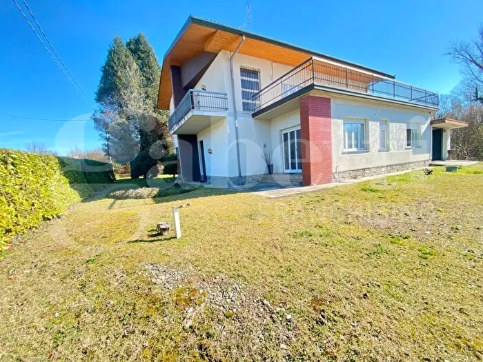 Casa con 9 locali in vendita in Via Tortorino, Sesto Calende