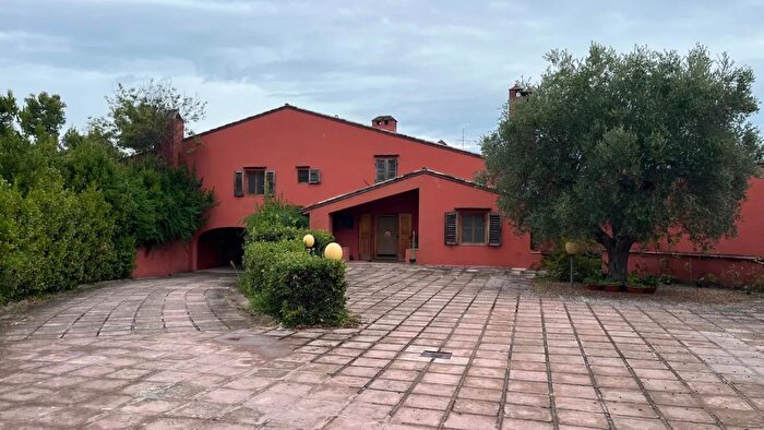 Casa con 7 locali in vendita in Via Montegallo, Osimo