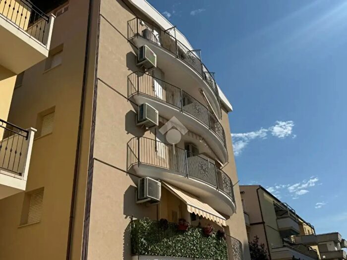 Appartamento trilocale in vendita in Via Giuseppe Garibaldi, Alba Adriatica