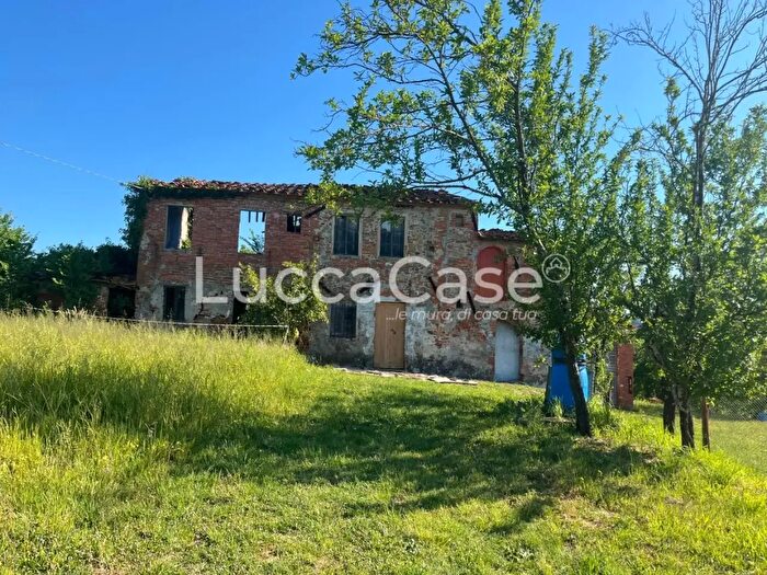 Casa con 9 locali in vendita in Montecarlo