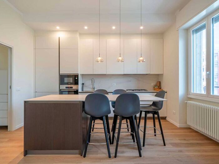 Appartamento trilocale in affitto in Via Molino delle Armi, Ticinese, Milano