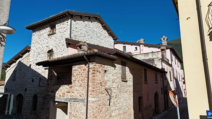 Casa con 15 locali in vendita in Frazione Rigali, Gualdo Tadino