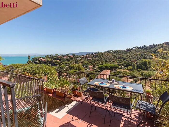 Appartamento trilocale in vendita in Via Costa degli Ulivi Alta Snc, Monte Argentario