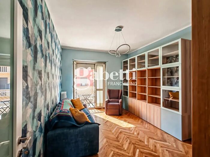 Appartamento quadrilocale in vendita in Via Taggia, Torino