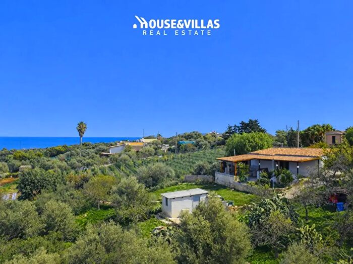Casa trilocale in vendita in Contrada Eloro, Noto