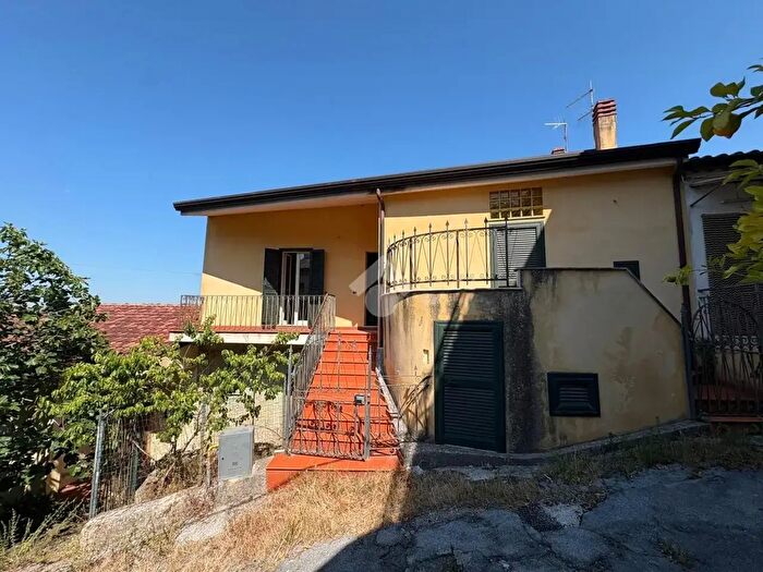Casa quadrilocale in vendita in Via Santa Lucia, Fontana Liri