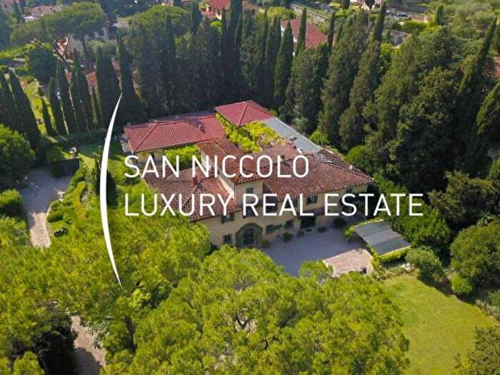 Casa con 6 locali in vendita in Via dei Cioli, Firenze