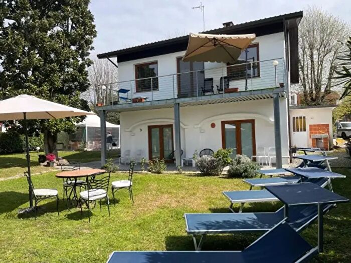 Casa con 6 locali in vendita in Viale Lungo Lago Ignazio Tarello, Viverone