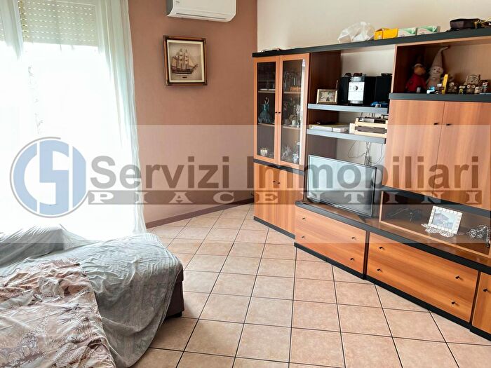 Appartamento quadrilocale in vendita in Via Cesare Battisti, Carpaneto Piacentino