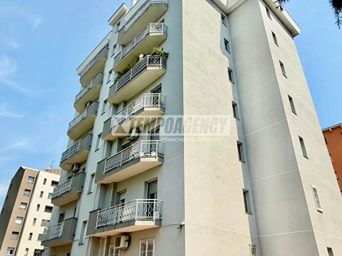 Appartamento bilocale in vendita in Via Garofani, Rozzano