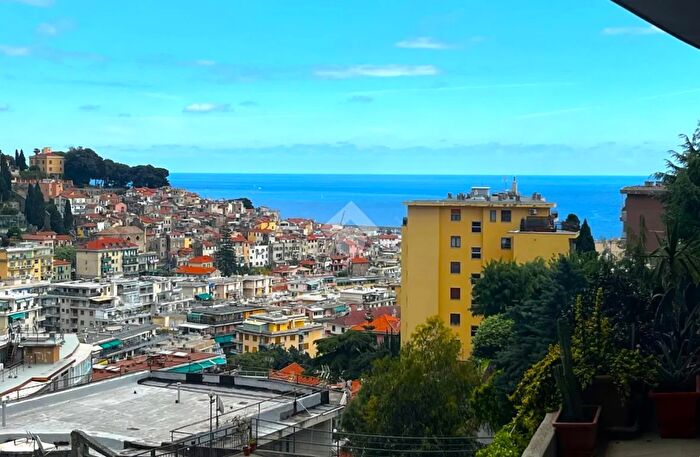 Appartamento trilocale in vendita in Via Galileo Galilei, Sanremo