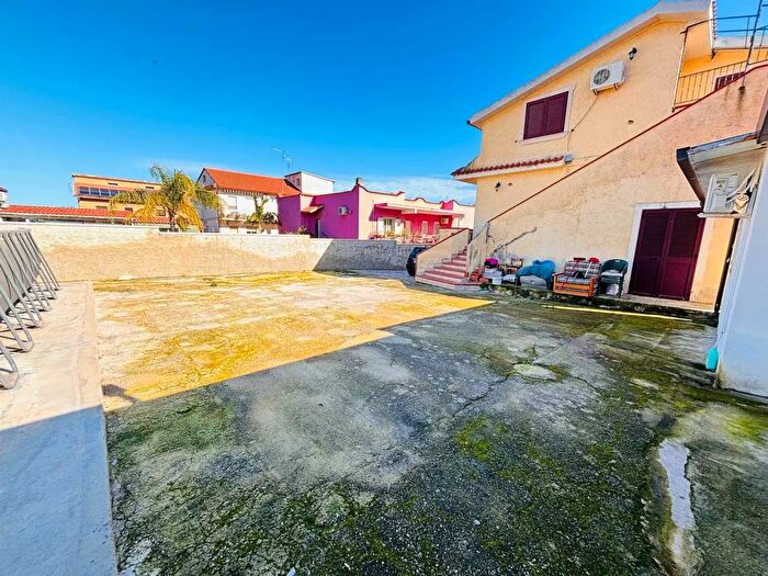 Casa con 8 locali in vendita in Melilli