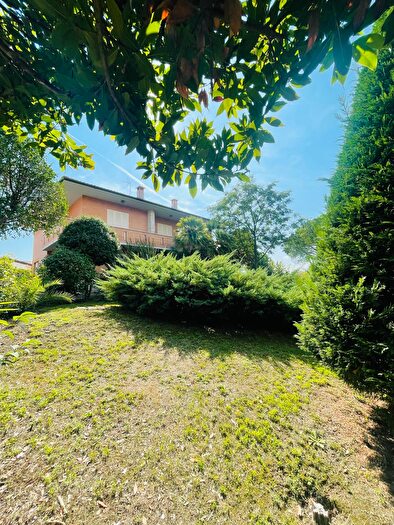 Casa con 10 locali in vendita in Via Cagiata, Osimo