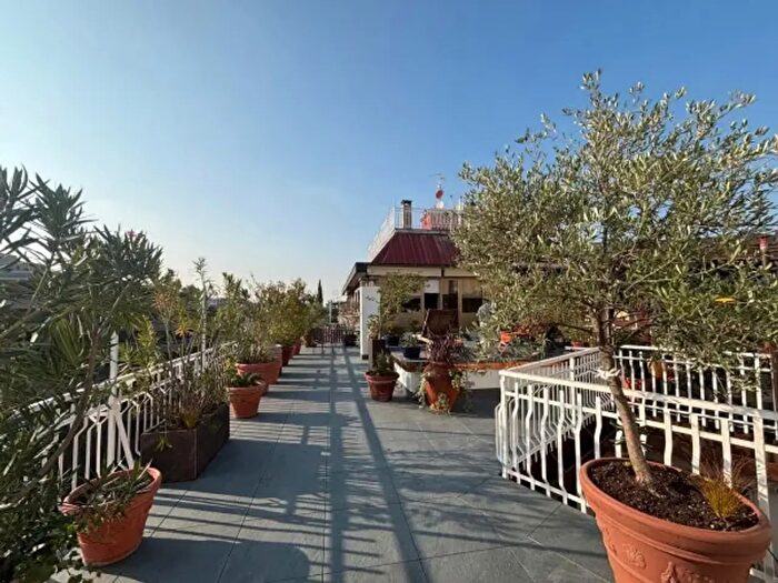 Appartamento quadrilocale in vendita in Milano