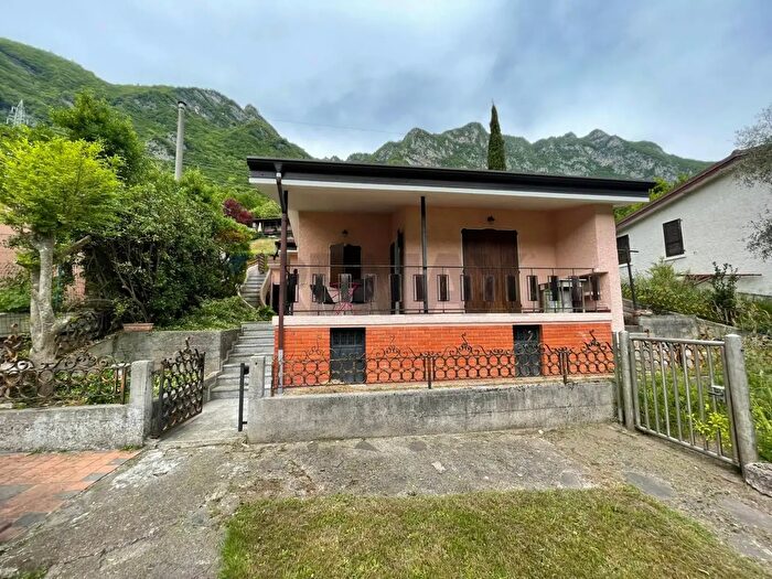 Casa con 5 locali in vendita in Via Sassel, Idro