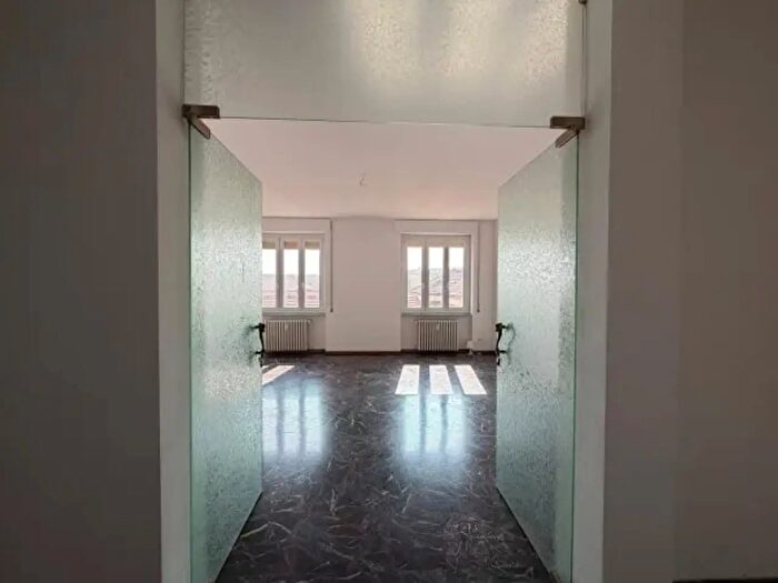 Appartamento con 6 locali in vendita in Via Cornelia Cotta, Asti