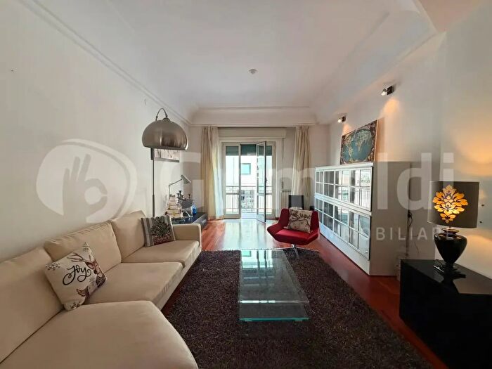 Appartamento con 5 locali in affitto in Via Filippo Cordova, Palermo