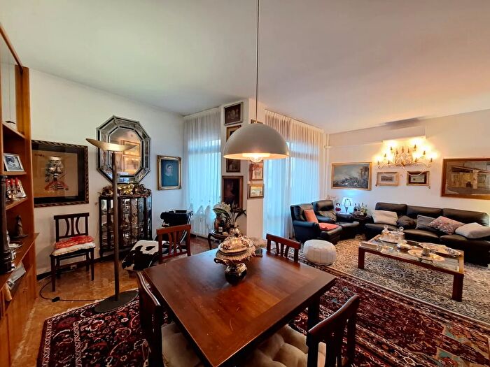 Appartamento trilocale in vendita in Piazzale dAnnunzio, Rovigo