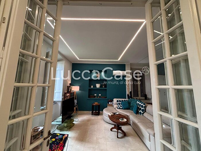 Appartamento con 6 locali in vendita in Ngelo Orzali, Lucca