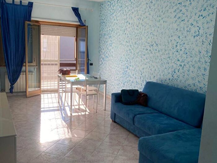 Casa trilocale in affitto in Viale Bruno Pelizzi, Cinecittà, Roma