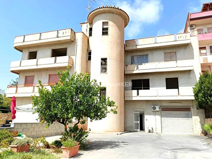 Appartamento con 5 locali in vendita in Corso Mediterraneo, Modica
