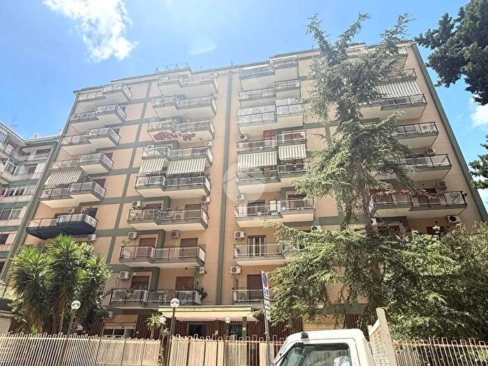 Appartamento quadrilocale in vendita in Via Giuseppe Cosentino, Palermo