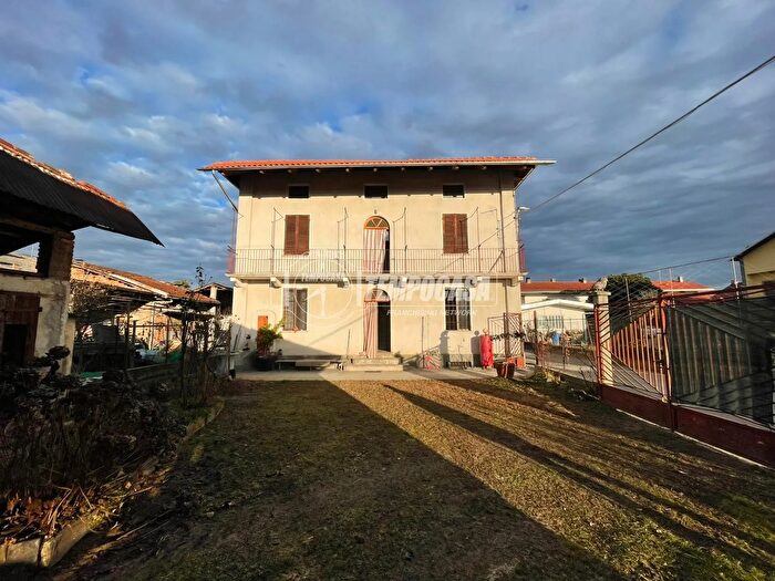 Casa con 5 locali in vendita in Via degli Orti, Lusiglie