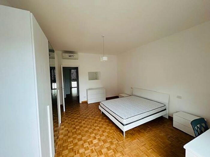 Appartamento trilocale in affitto in Via Andrea Maffei, Montenero, Milano