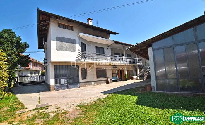 Casa con 8 locali in vendita in Via San Rocco, San Benigno Canavese