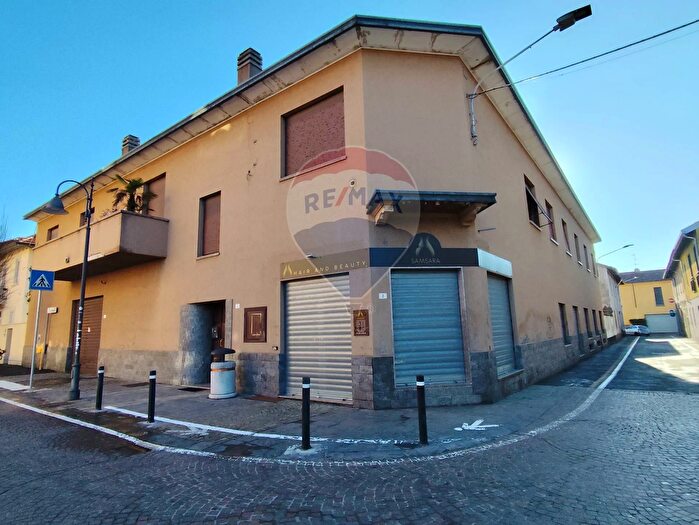 Casa con 9 locali in vendita in Via Cantù, Villa Cortese