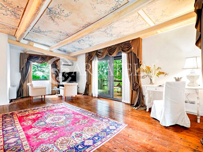 Casa con 6 locali in affitto in Via dei Due Ponti, Cassia San Godenzo, Roma