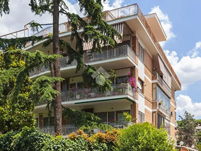 Appartamento trilocale in affitto in Roma