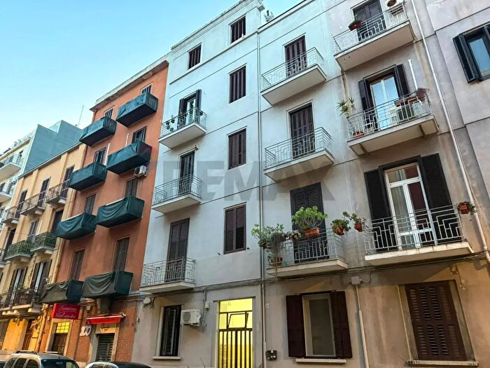 Appartamento trilocale in vendita in Via Addis Abeba, Bari