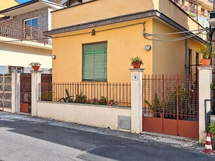 Casa bilocale in vendita in Via Caduti del Lavoro, Gravina Di Catania