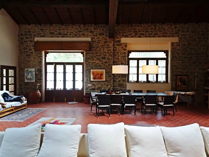 Appartamento con 7 locali in vendita in Via del Paradisino, Reggello