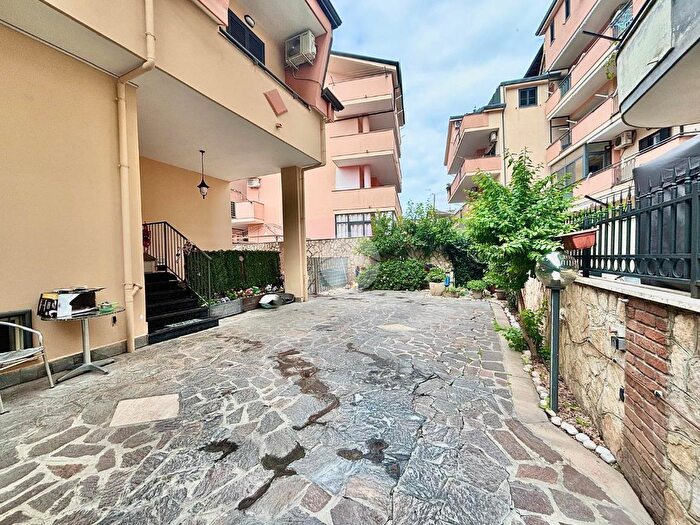 Casa con 6 locali in vendita in Via On Ignazio Caruso, Acerra