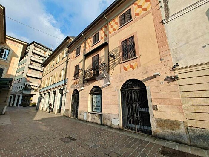 Case in Vendita e in Affitto - 2