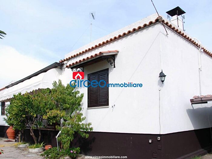 Casa con 5 locali in affitto in Viale Alcide De Gasperi, Centro, San Felice Circeo