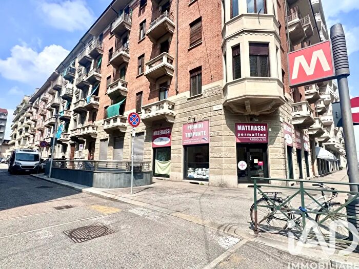 Appartamento trilocale in vendita in Via Thonon, Torino