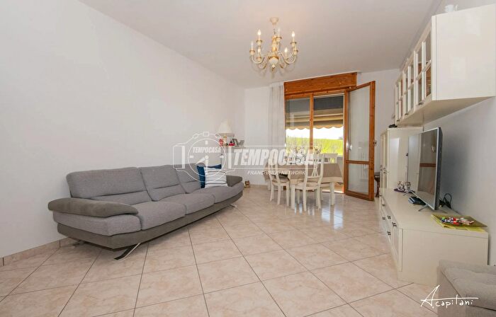 Appartamento trilocale in vendita in Via IV Novembre, Quattro Castella