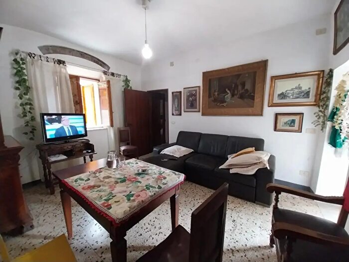 Casa con 5 locali in vendita in Calci