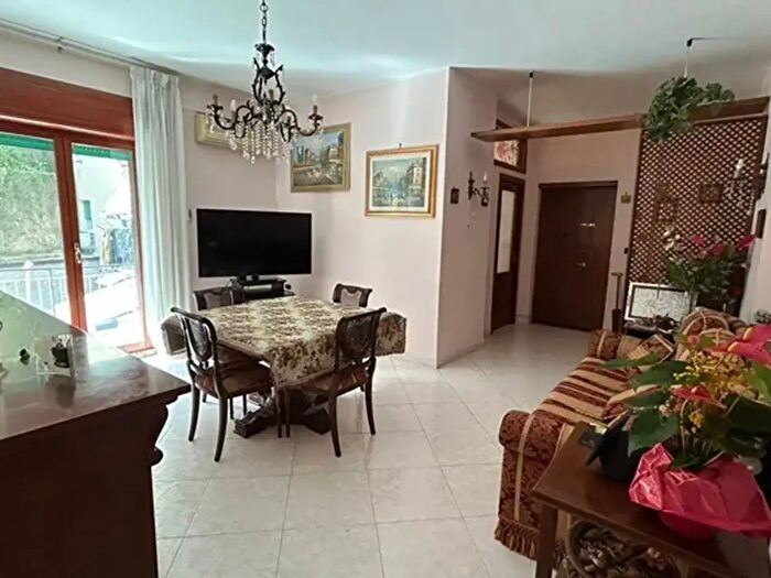 Appartamento quadrilocale in vendita in Via Michele Guadagno, Napoli