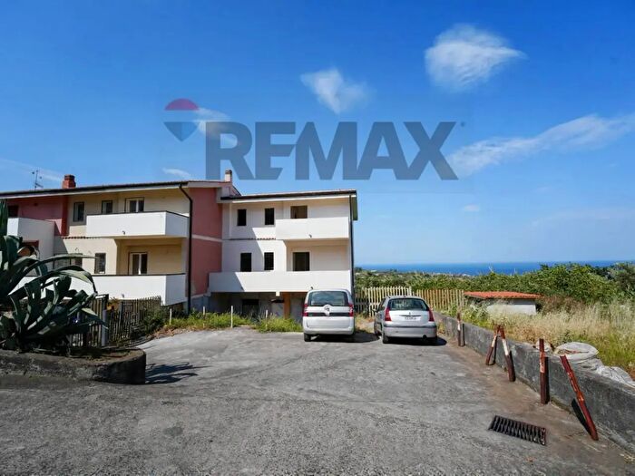 Casa con 6 locali in vendita in Via Vampolieri, Aci Catena
