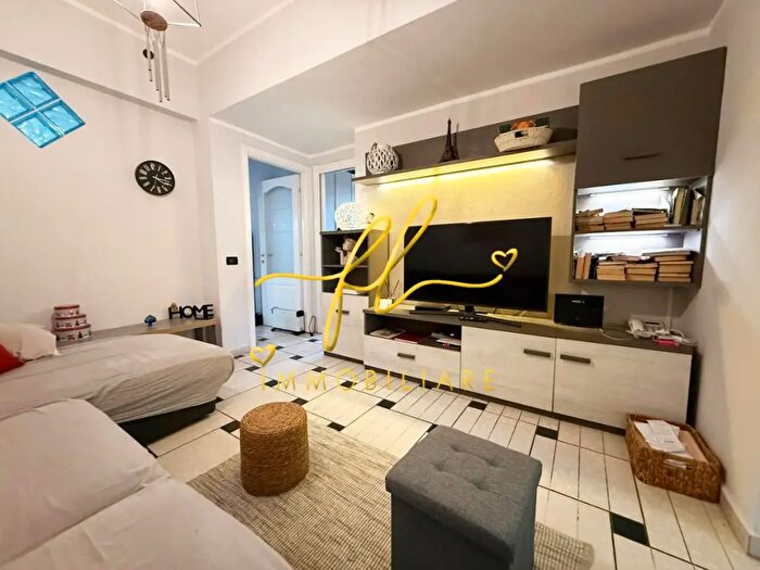 Appartamento con 6 locali in vendita in Cecina