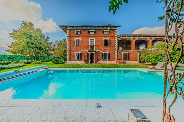 Casa con 12 locali in vendita in Cascina Rocche, Cellarengo